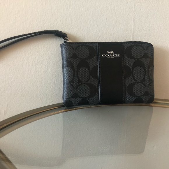 Coach Wristlet - Picture 3 of 4